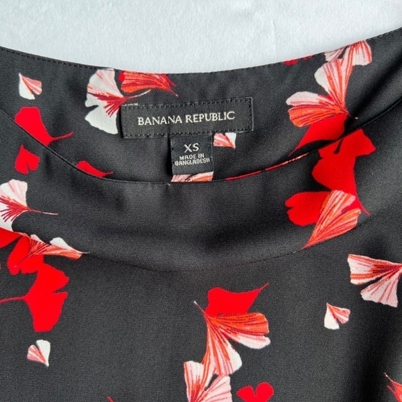 Banana Republic XS black top with red ginkgo leaf print - Picture 6 of 9